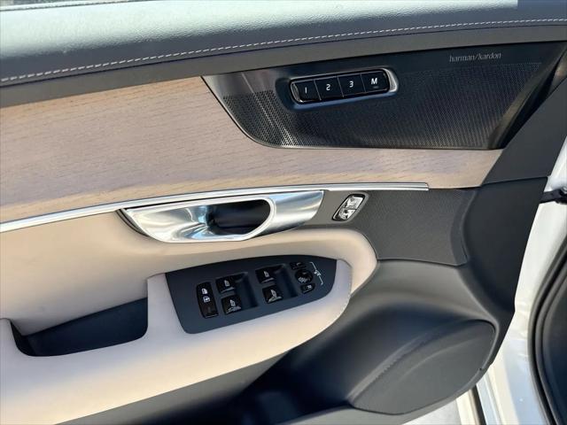 2026 Volvo XC90 Ultra, B6 AWD Gas (mild hybrid), Gasoline, Bright, 6 Seats