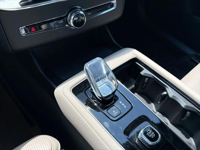 2026 Volvo XC90 Ultra, B6 AWD Gas (mild hybrid), Gasoline, Bright, 6 Seats