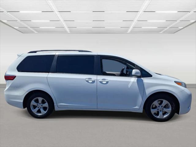 2017 Toyota Sienna LE 8 Passenger