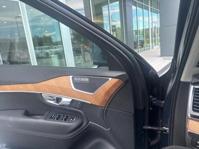 2021 Volvo XC90 T6 Momentum 6 Passenger
