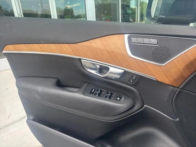 2021 Volvo XC90 T6 Momentum 6 Passenger