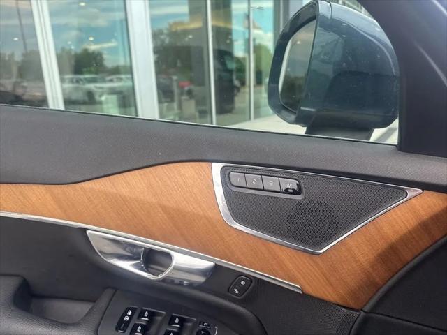 2021 Volvo XC90 T6 Momentum 6 Passenger