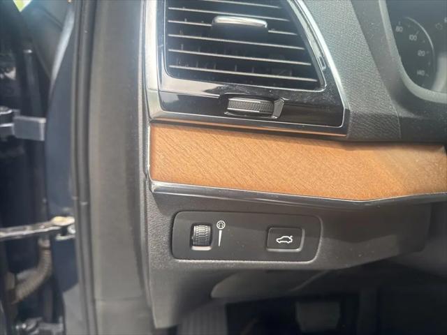 2021 Volvo XC90 T6 Momentum 6 Passenger