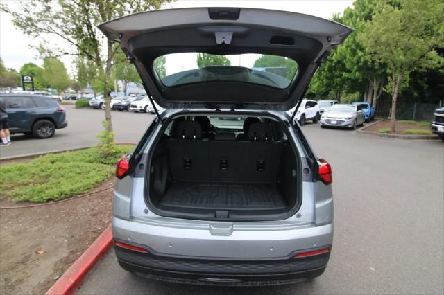 2027 Chevrolet Bolt LT FWD