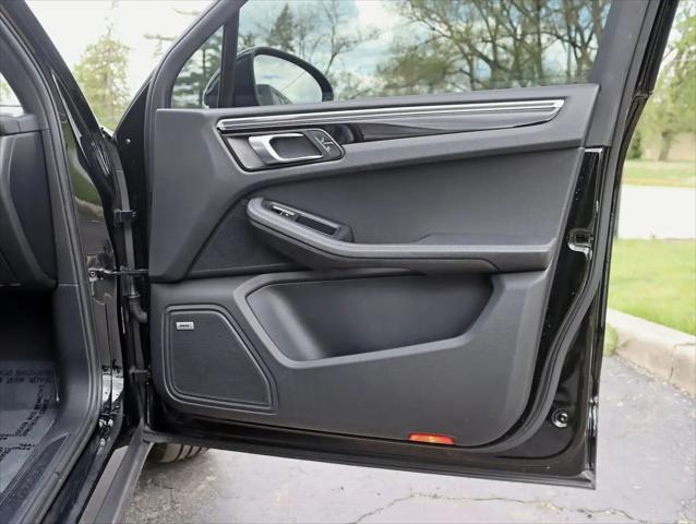 2021 Porsche Macan Macan