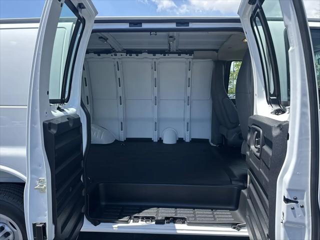 2026 Chevrolet Express Cargo Van 2500 Regular Wheelbase, WT, RWD