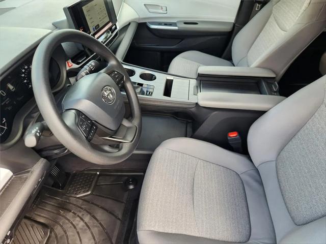 2025 Toyota Sienna LE
