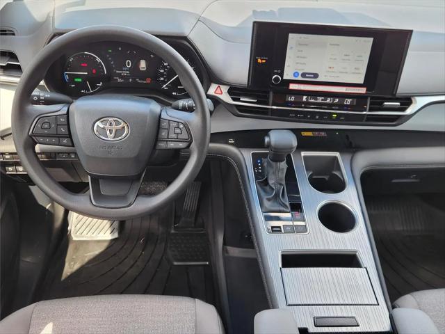 2025 Toyota Sienna LE
