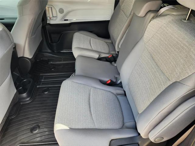 2025 Toyota Sienna LE