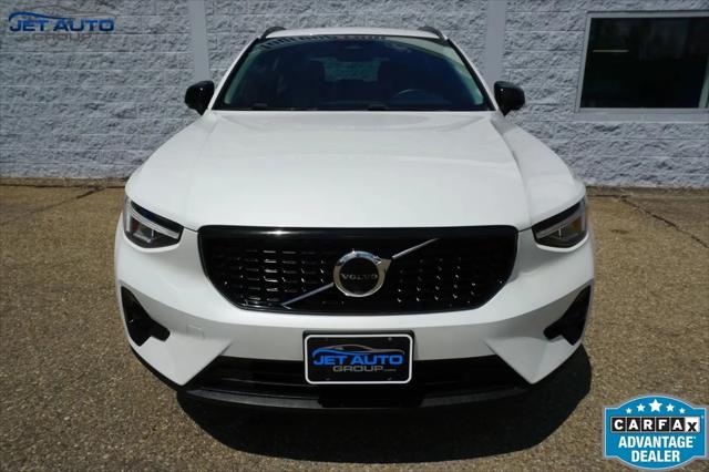 2023 Volvo XC40 B5 Plus Dark Theme