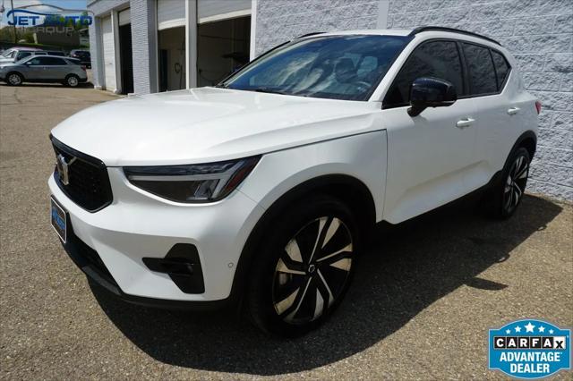 2023 Volvo XC40 B5 Plus Dark Theme