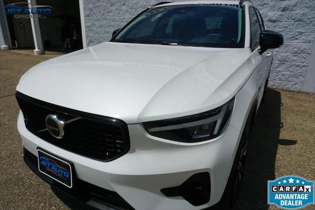 2023 Volvo XC40 B5 Plus Dark Theme