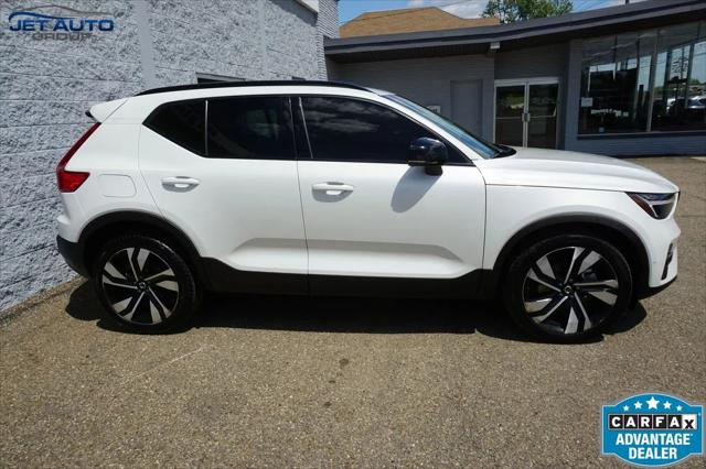 2023 Volvo XC40 B5 Plus Dark Theme