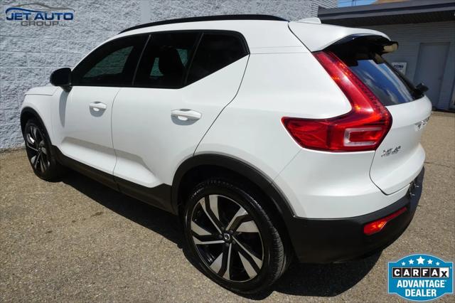 2023 Volvo XC40 B5 Plus Dark Theme