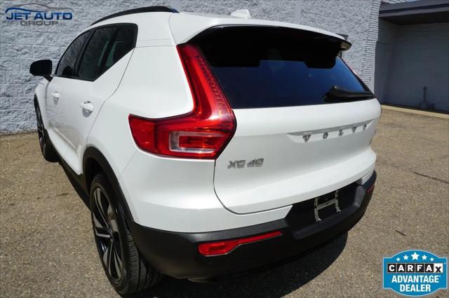 2023 Volvo XC40 B5 Plus Dark Theme