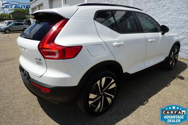 2023 Volvo XC40 B5 Plus Dark Theme