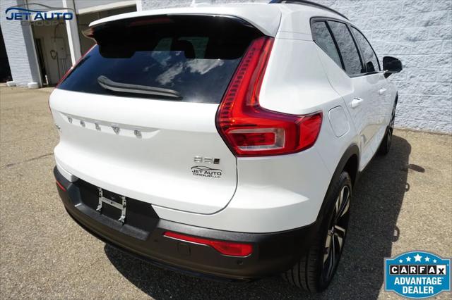 2023 Volvo XC40 B5 Plus Dark Theme