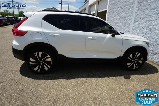 2023 Volvo XC40 B5 Plus Dark Theme