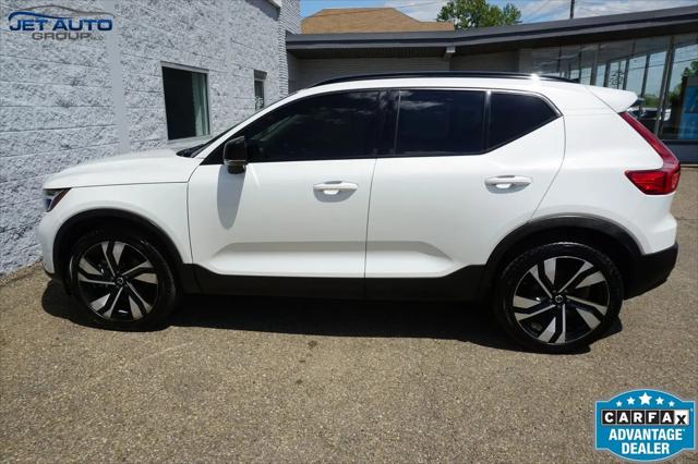 2023 Volvo XC40 B5 Plus Dark Theme