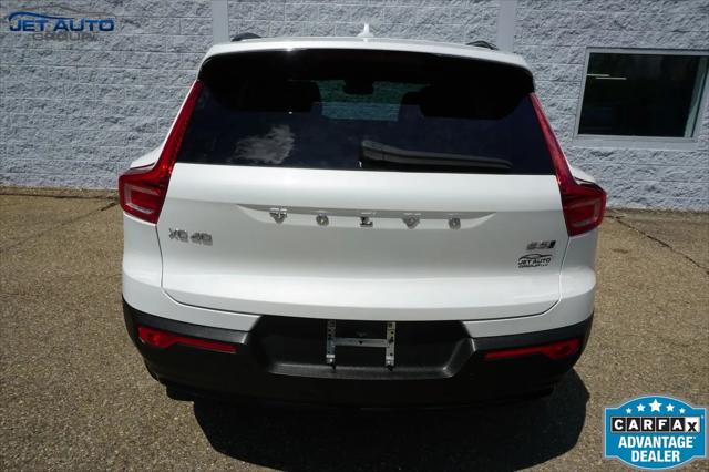 2023 Volvo XC40 B5 Plus Dark Theme