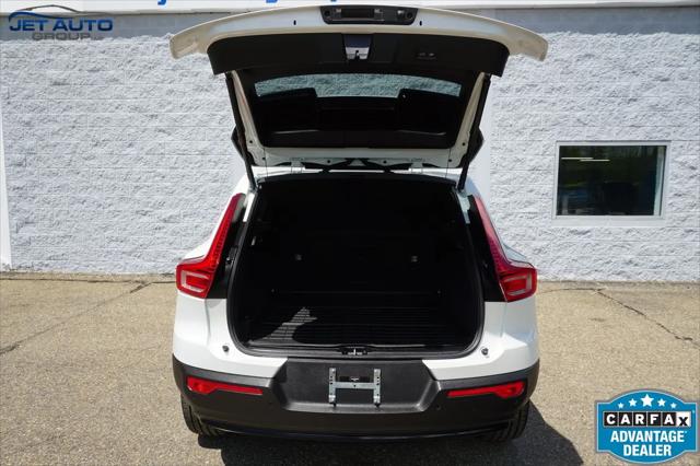 2023 Volvo XC40 B5 Plus Dark Theme