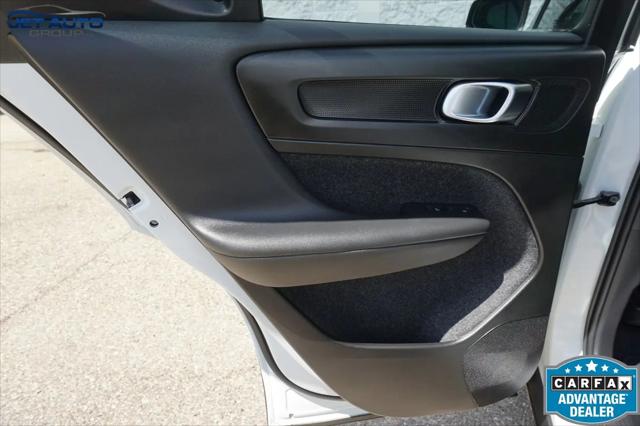 2023 Volvo XC40 B5 Plus Dark Theme