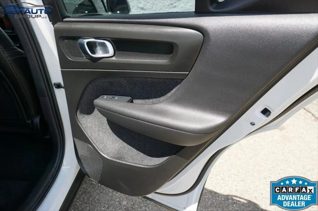 2023 Volvo XC40 B5 Plus Dark Theme
