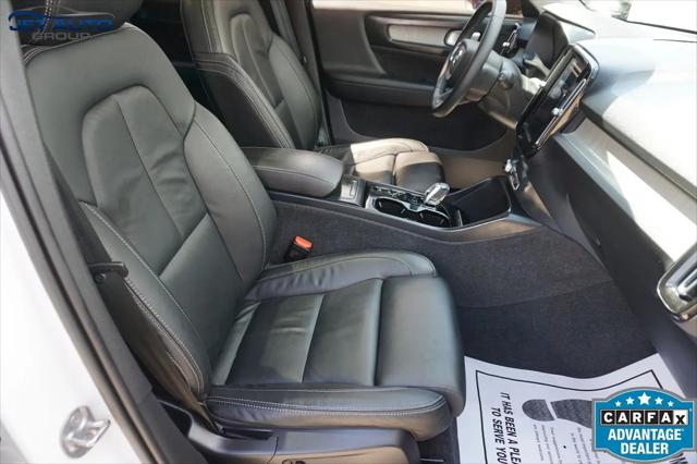 2023 Volvo XC40 B5 Plus Dark Theme