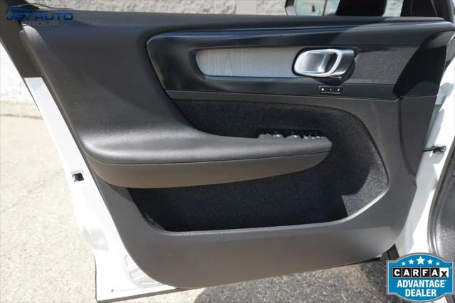2023 Volvo XC40 B5 Plus Dark Theme