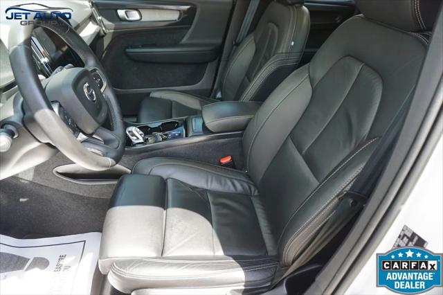 2023 Volvo XC40 B5 Plus Dark Theme