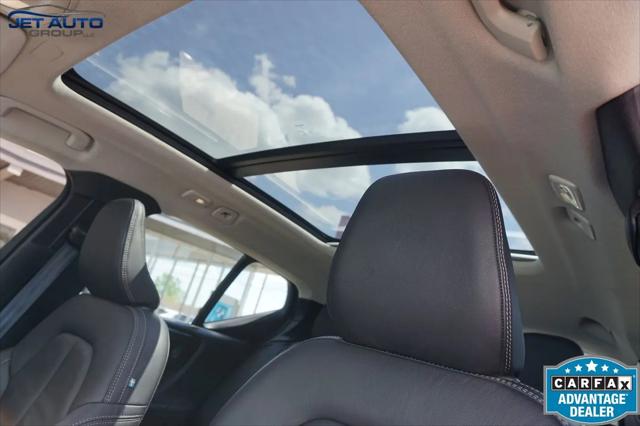 2023 Volvo XC40 B5 Plus Dark Theme