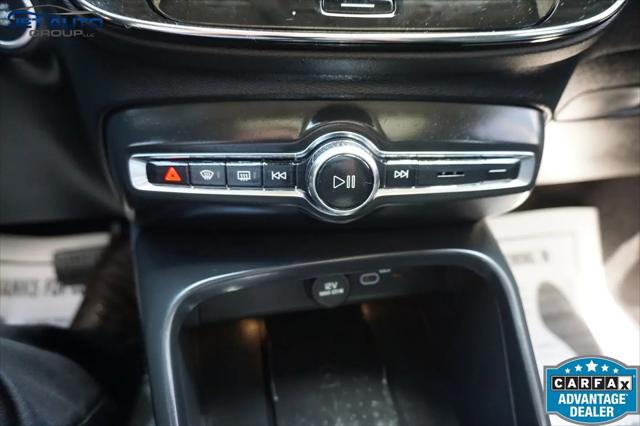 2023 Volvo XC40 B5 Plus Dark Theme