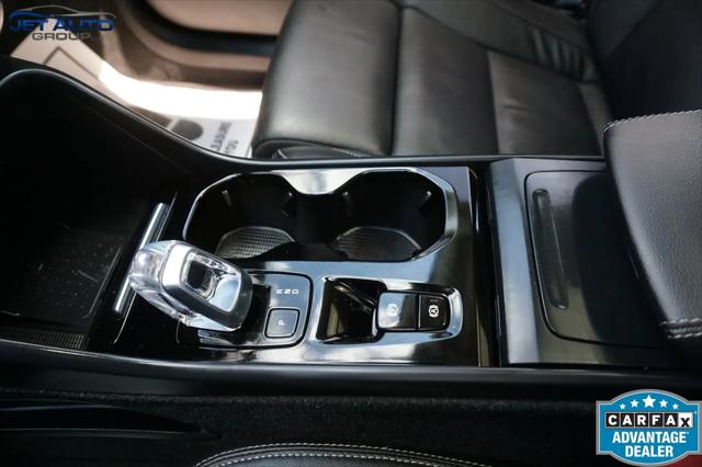 2023 Volvo XC40 B5 Plus Dark Theme