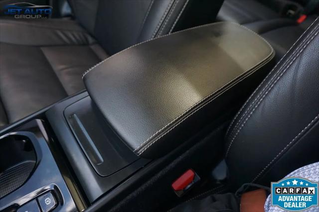 2023 Volvo XC40 B5 Plus Dark Theme