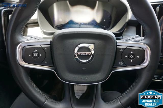 2023 Volvo XC40 B5 Plus Dark Theme