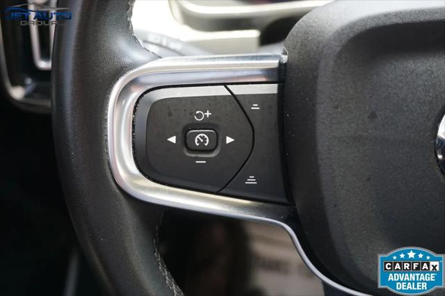 2023 Volvo XC40 B5 Plus Dark Theme