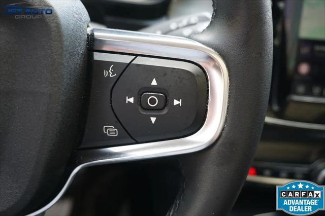 2023 Volvo XC40 B5 Plus Dark Theme