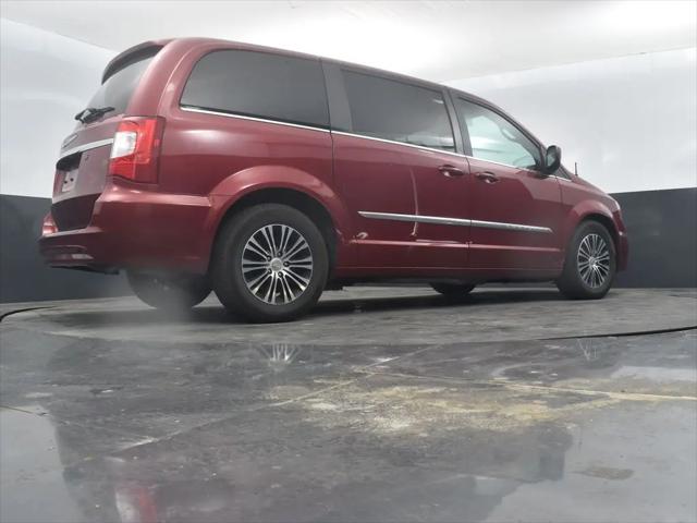 2014 Chrysler Town & Country S