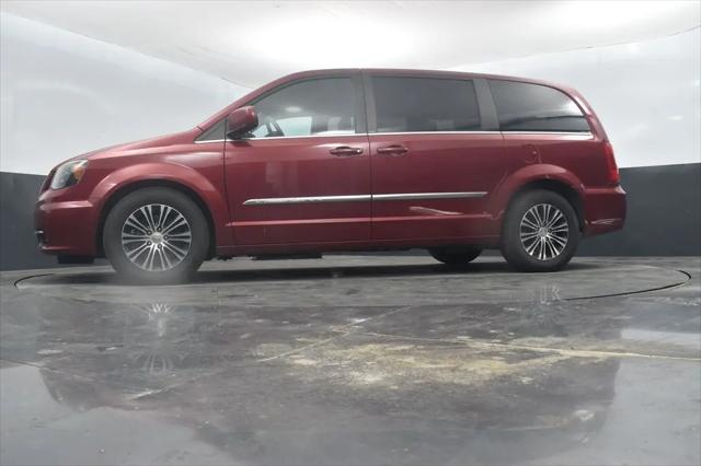 2014 Chrysler Town & Country S