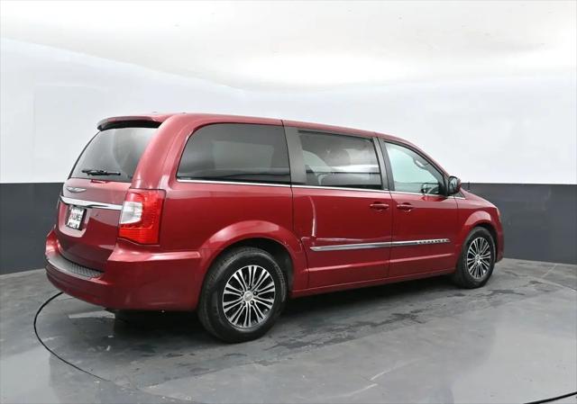 2014 Chrysler Town & Country S