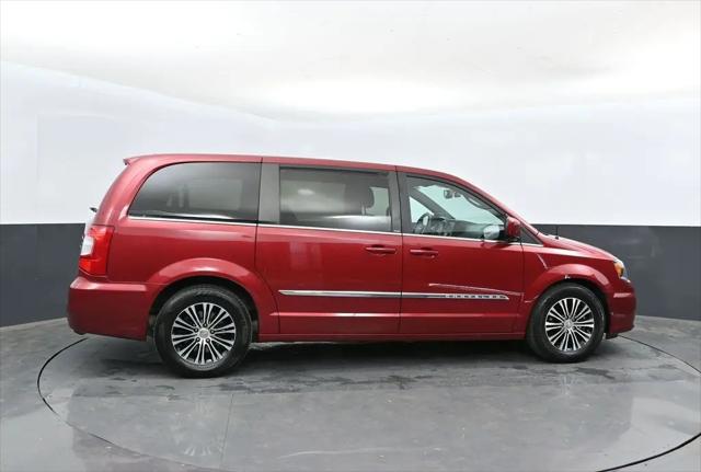 2014 Chrysler Town & Country S