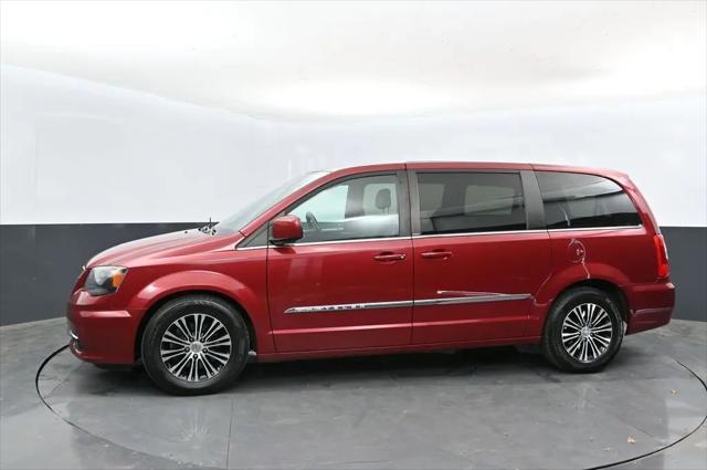 2014 Chrysler Town & Country S