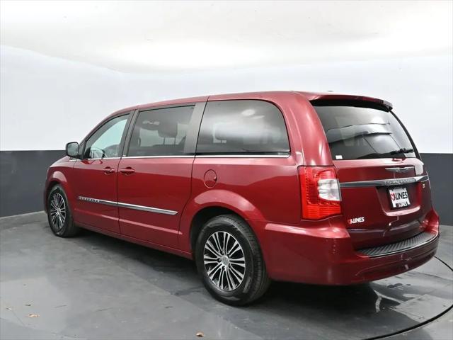 2014 Chrysler Town & Country S