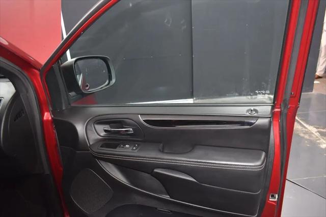 2014 Chrysler Town & Country S