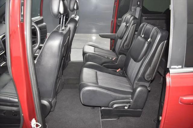 2014 Chrysler Town & Country S