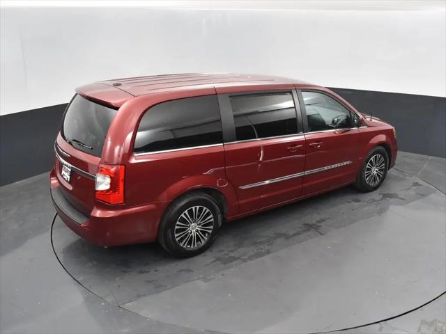 2014 Chrysler Town & Country S