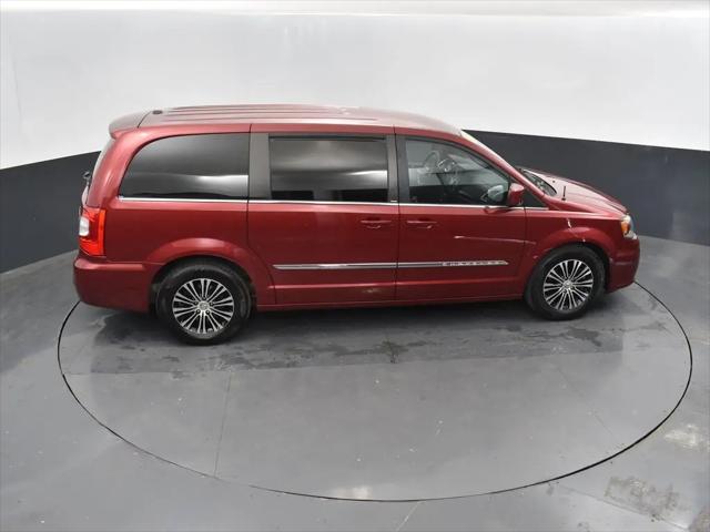 2014 Chrysler Town & Country S