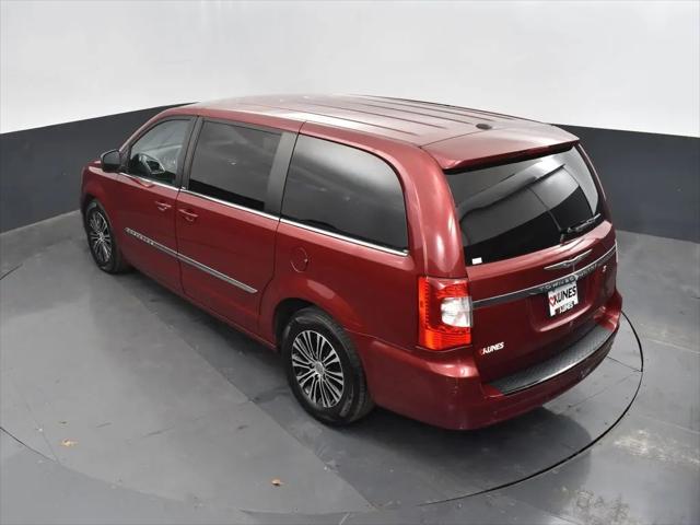 2014 Chrysler Town & Country S