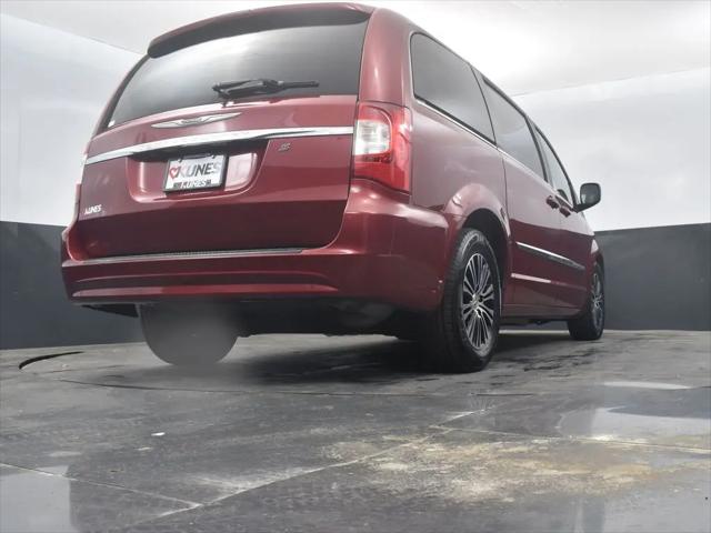 2014 Chrysler Town & Country S