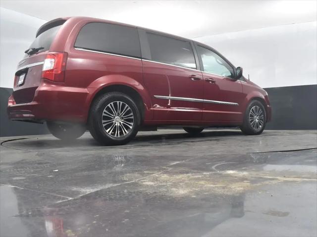 2014 Chrysler Town & Country S